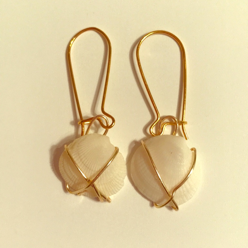 Shell 🐚 earrings.
